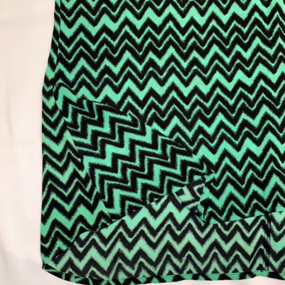 Cheveron Pattern Blouse - Picture 3 of 6